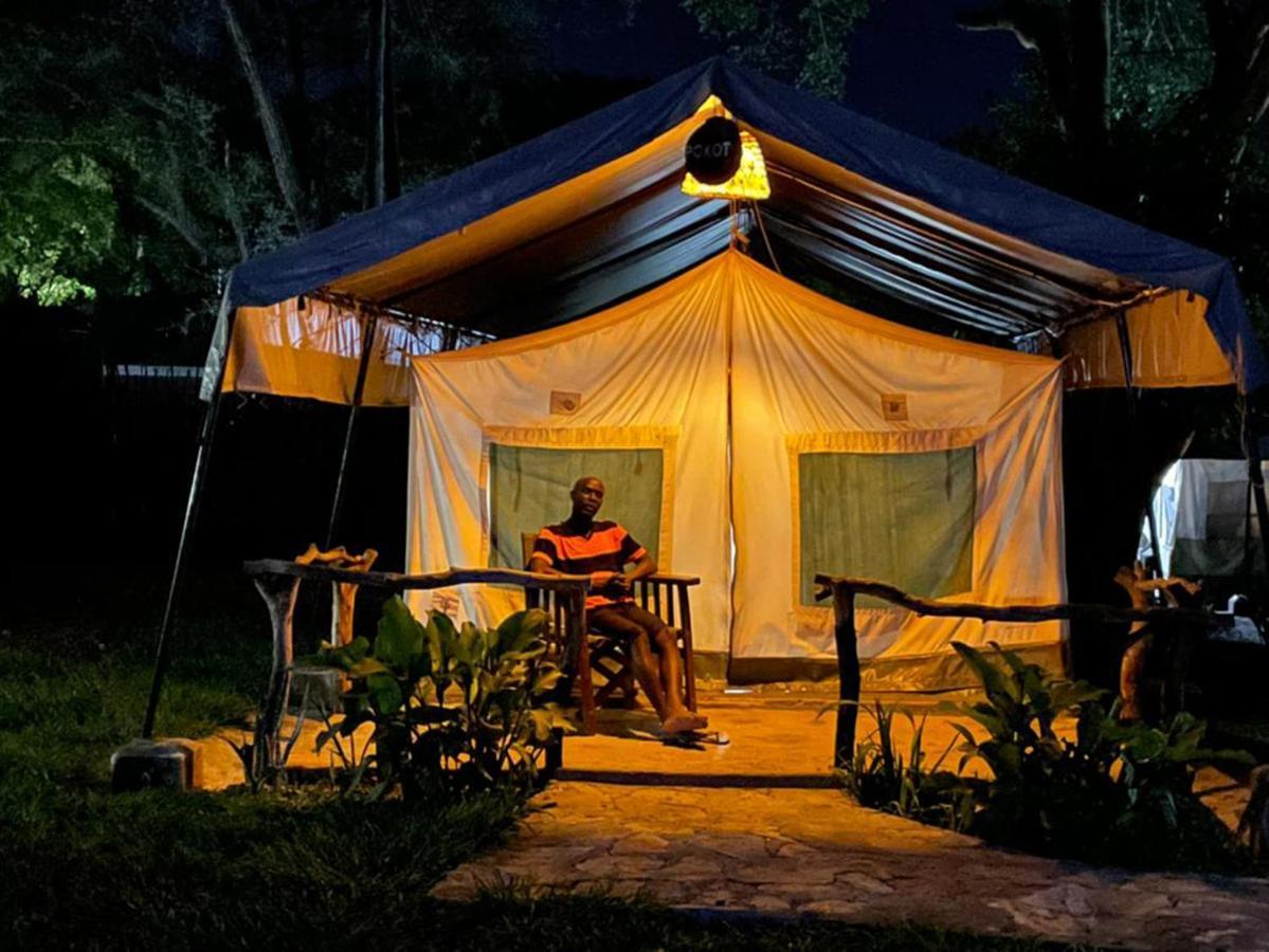 مبيت وإفطار Moroto Kara-Tunga Safari Camp المظهر الخارجي الصورة